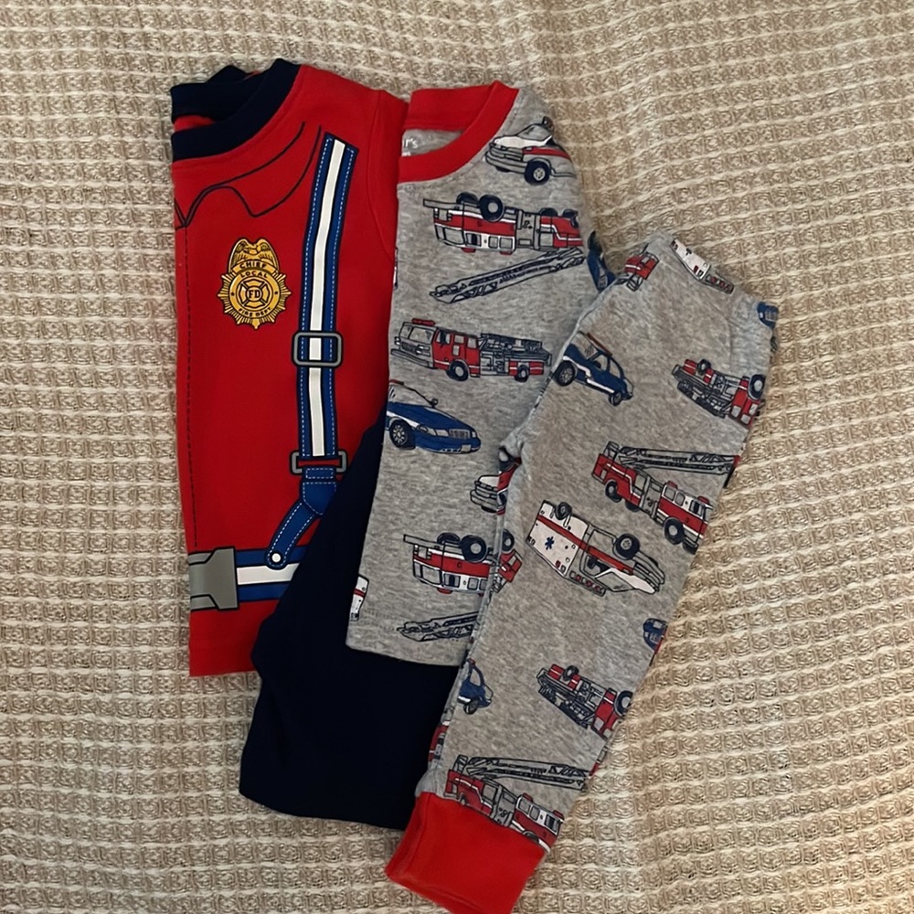 Carter’s Baby Boys Size 12 Months Snug-Fit Red and Navy Firetruck Pajamas 🚒